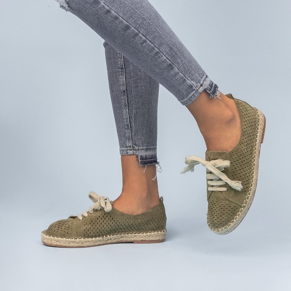 London~ Espadrille Sneaker - Picture 3 of 3